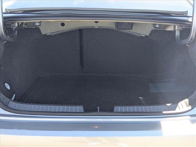 Used 2019 Volkswagen Jetta SEL w/ Cold Weather Package image 6