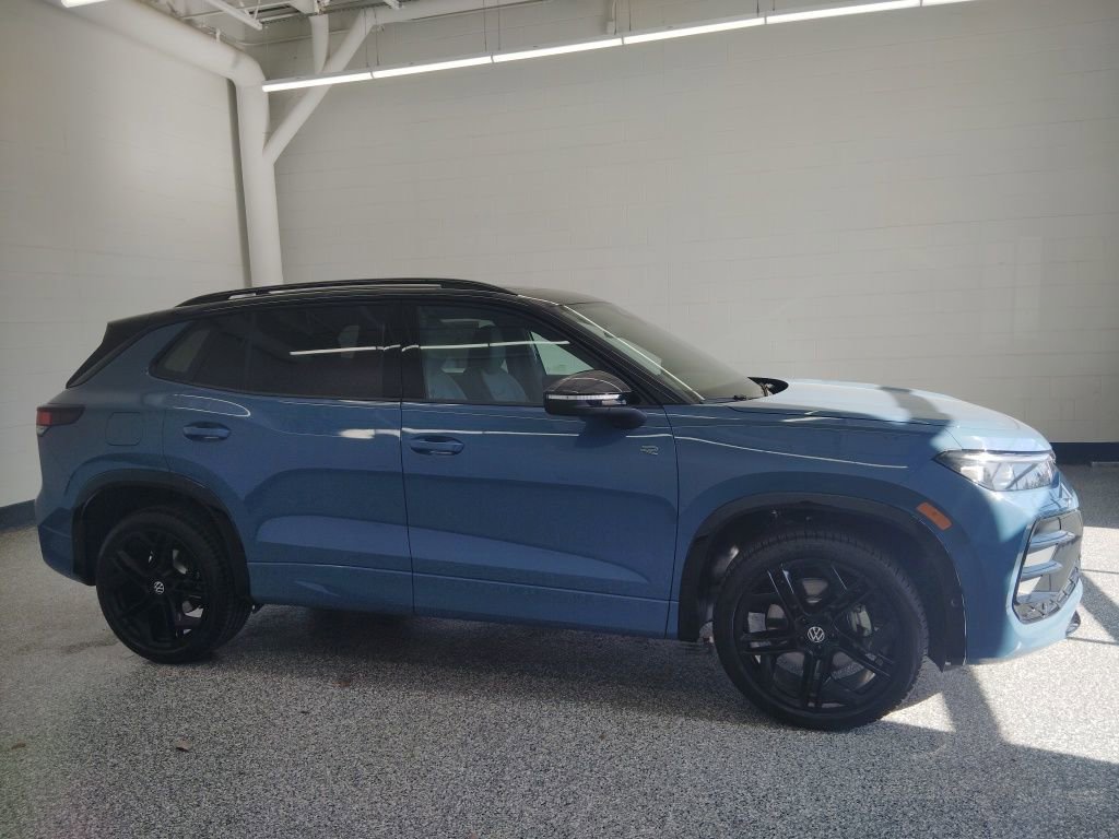 New 2026 Volkswagen Tiguan SE R-Line AWD/4WD image 3