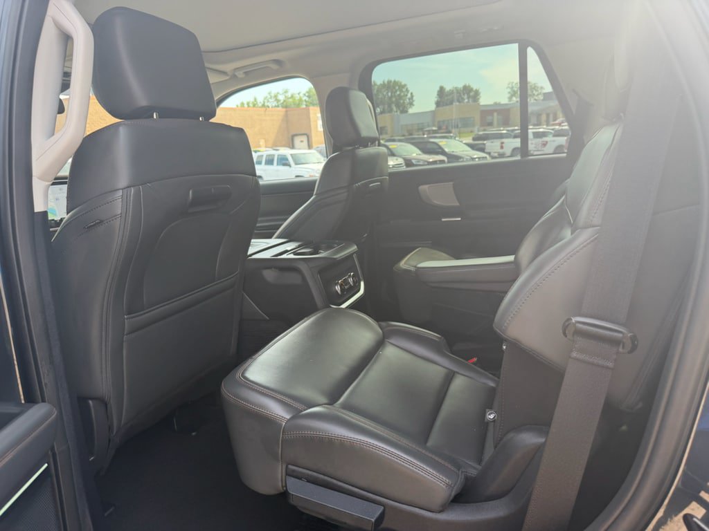 Used 2025 Ford Expedition Active AWD/4WD image 12