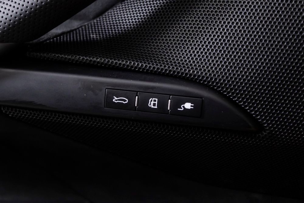 Used 2024 Ferrari 296 GTB RWD image 40