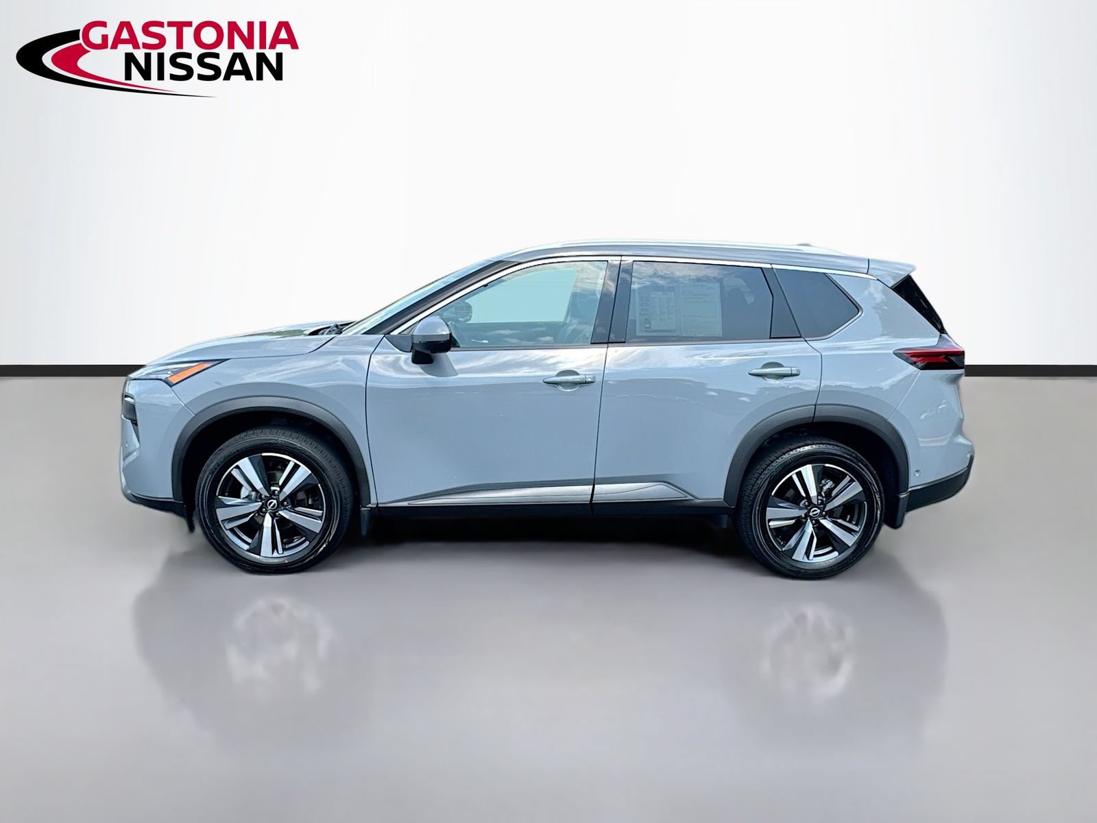 Used 2024 Nissan Rogue SL AWD/4WD image 5