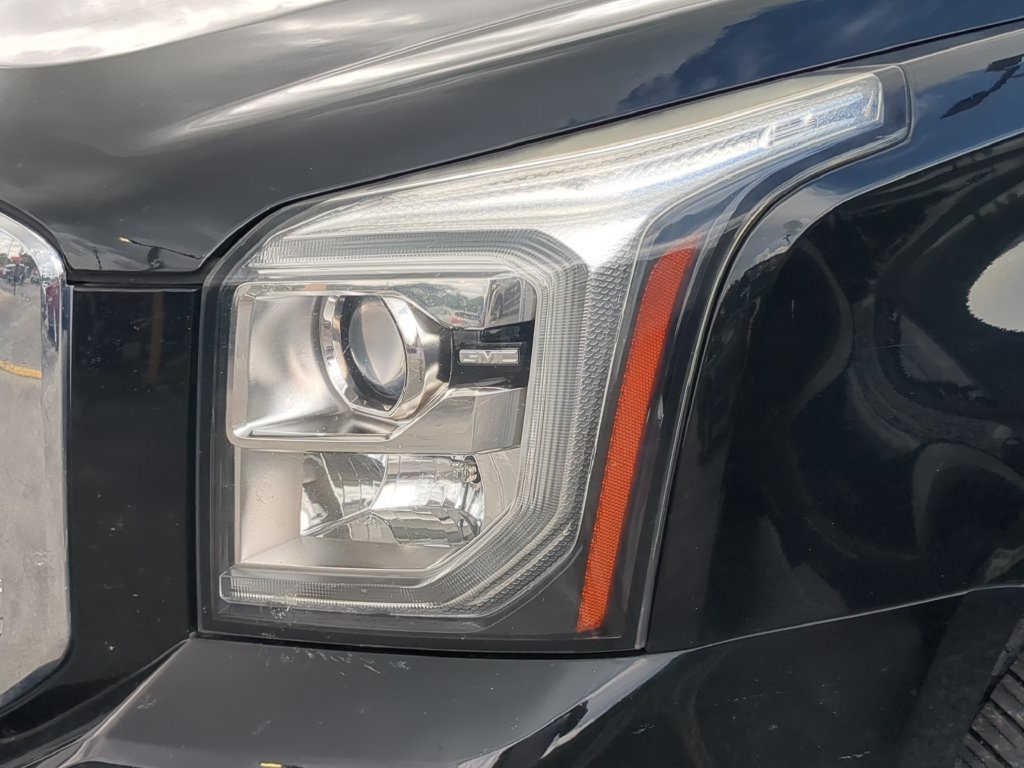 Used 2017 GMC Yukon Denali w/ Enhanced Security Package AWD/4WD image 8