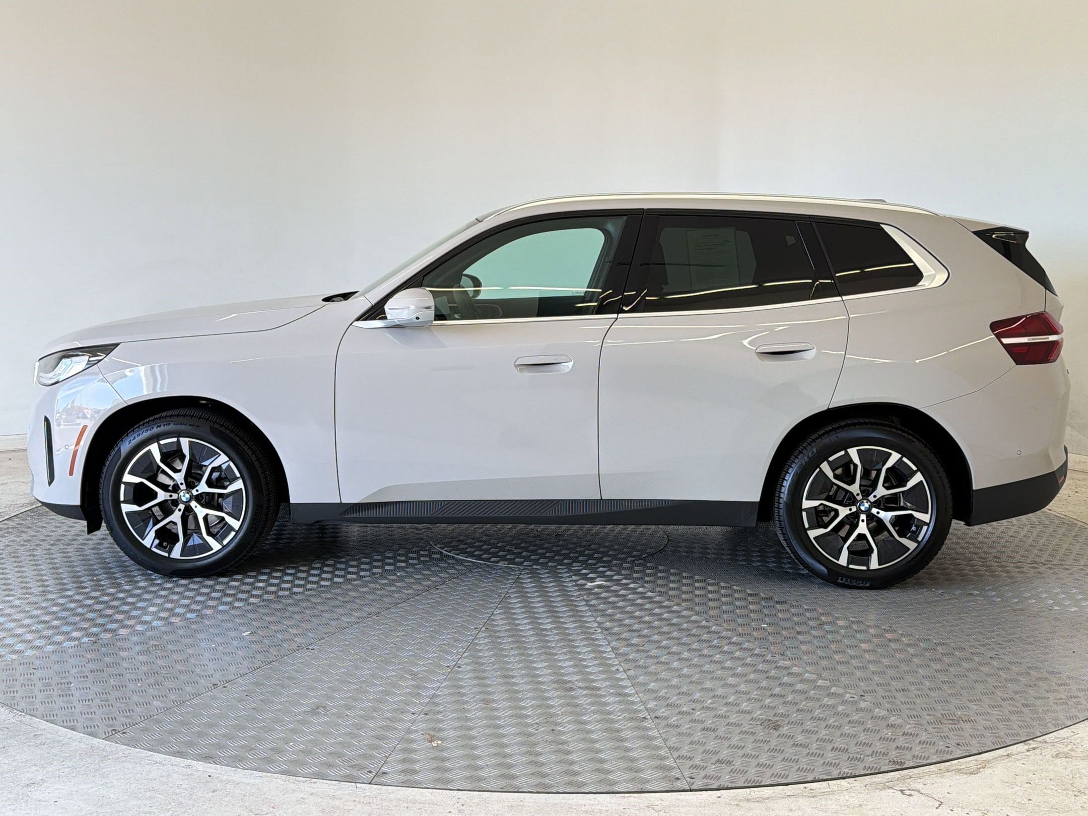 Used 2025 BMW X3 xDrive30i w/ Premium Package image 2