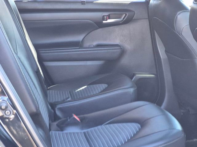 Used 2025 Toyota Highlander XSE image 21