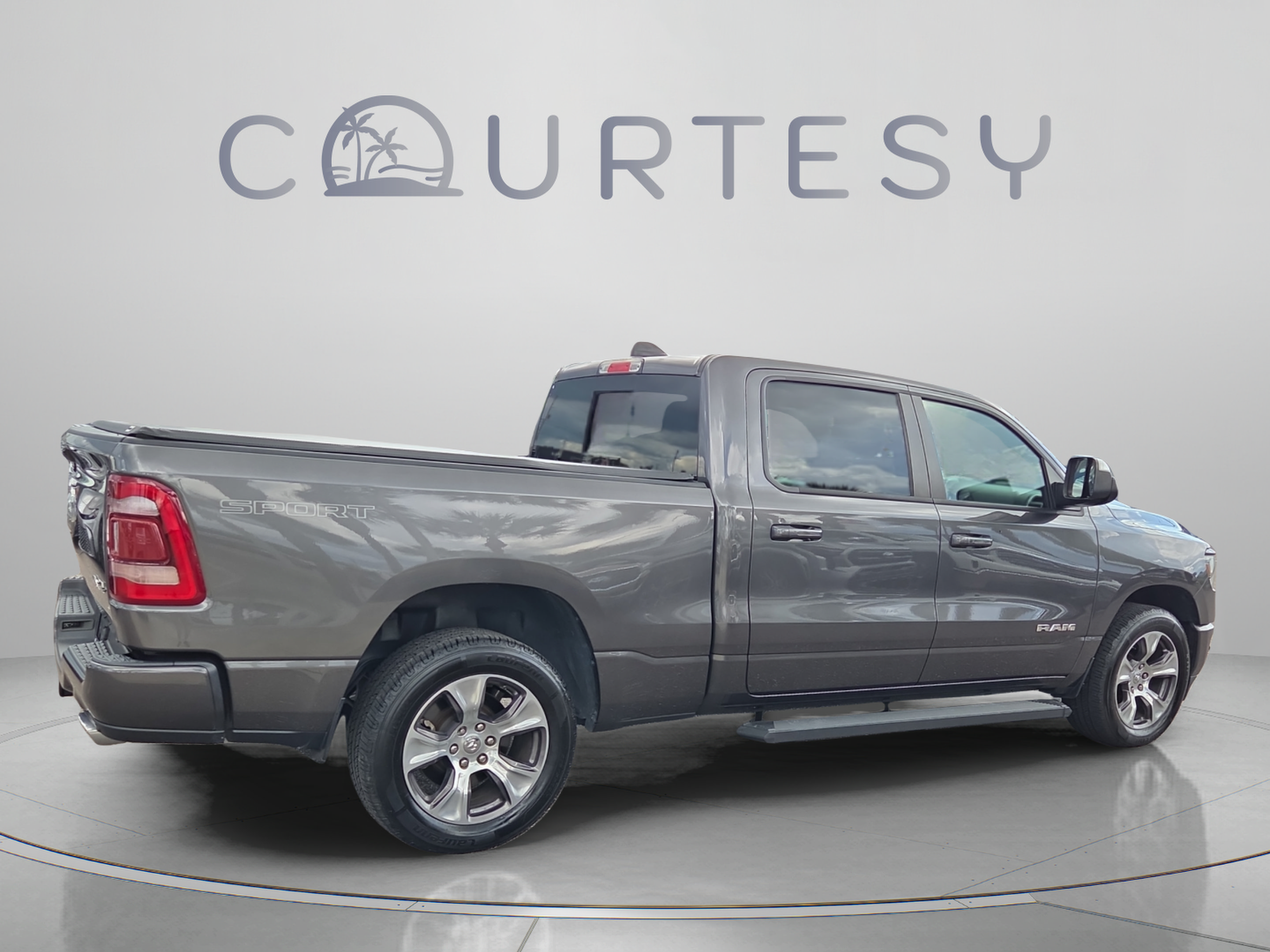Used 2023 RAM 1500 Laramie AWD/4WD image 5