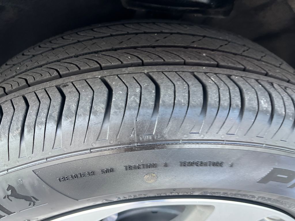 Used 2022 Buick Envision Essence w/ Safety Package image 28