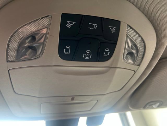 Used 2017 Chrysler Pacifica Touring-L FWD image 21