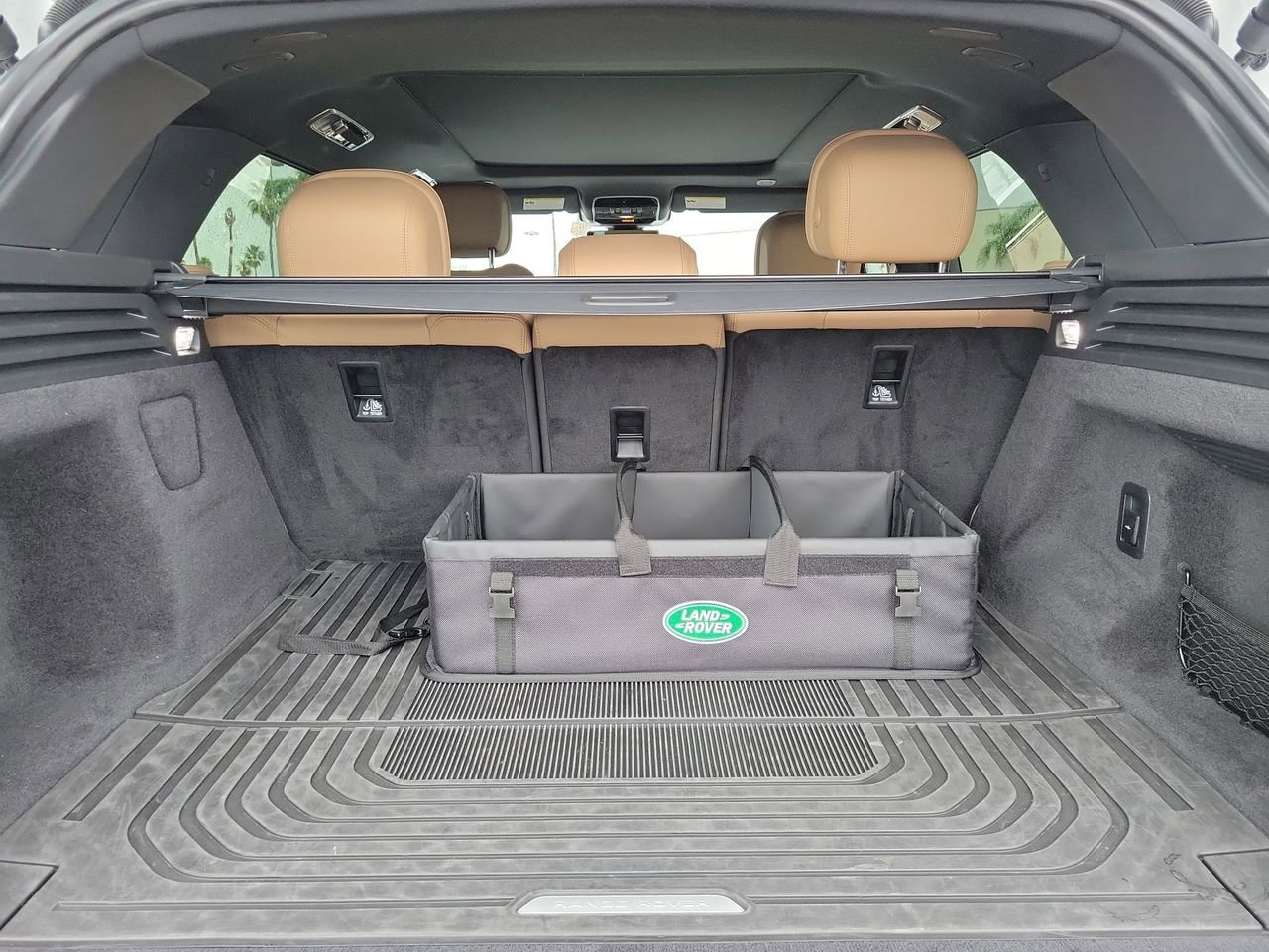 Used 2025 Land Rover Range Rover Sport SE image 8