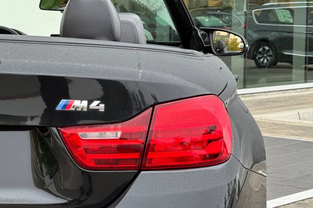 Used 2016 BMW M4 Convertible image 31