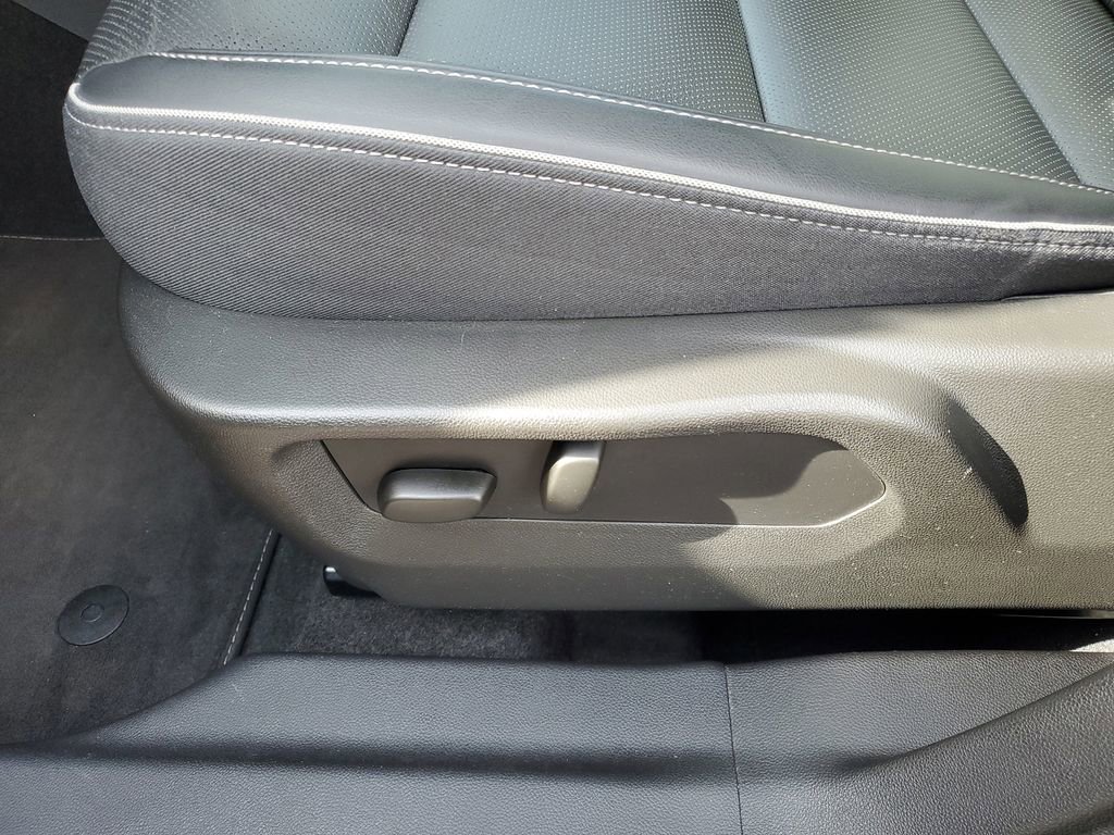 Used 2023 Buick Envision Essence AWD/4WD image 6