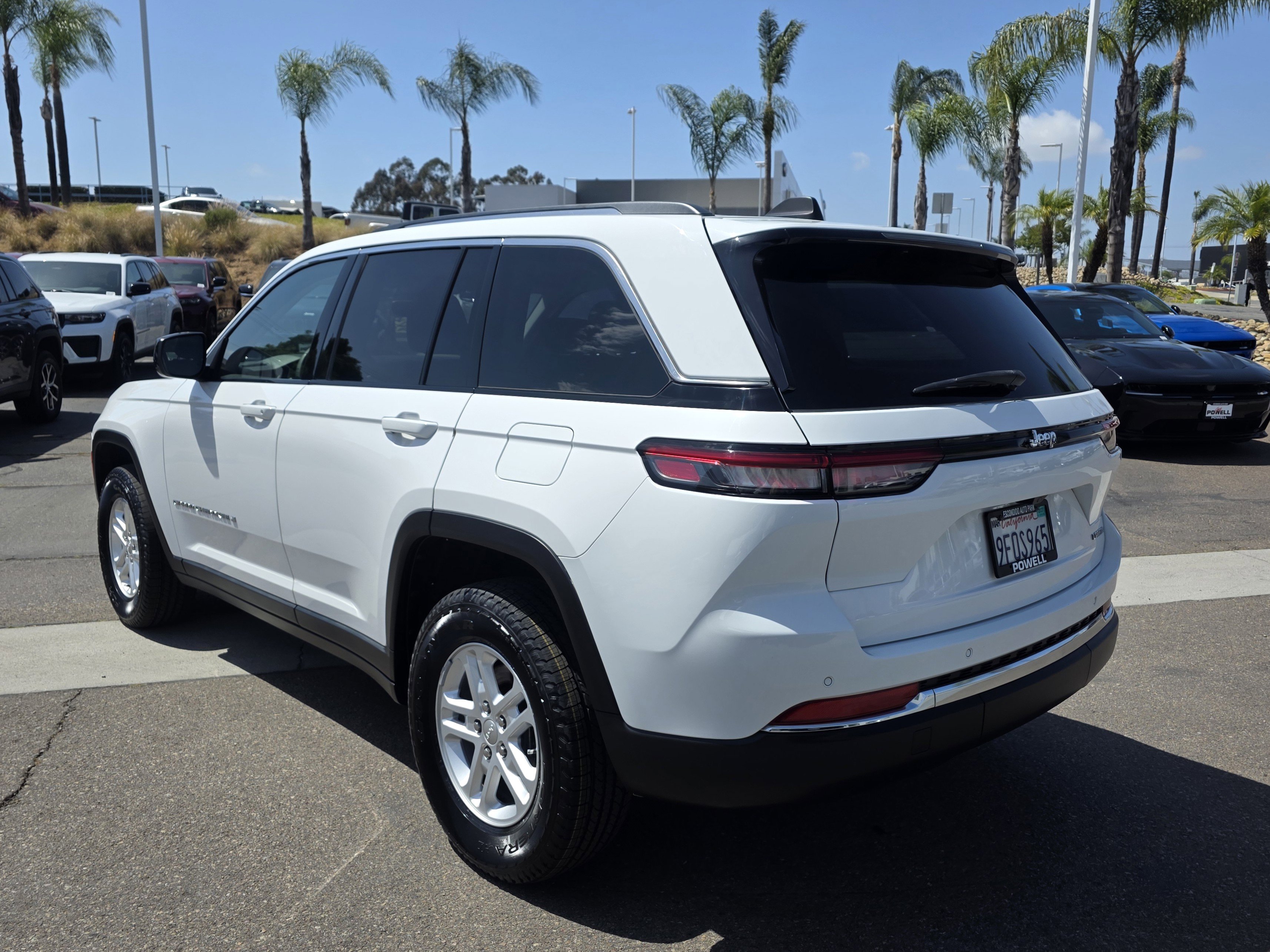 Certified 2023 Jeep Grand Cherokee Laredo RWD image 3