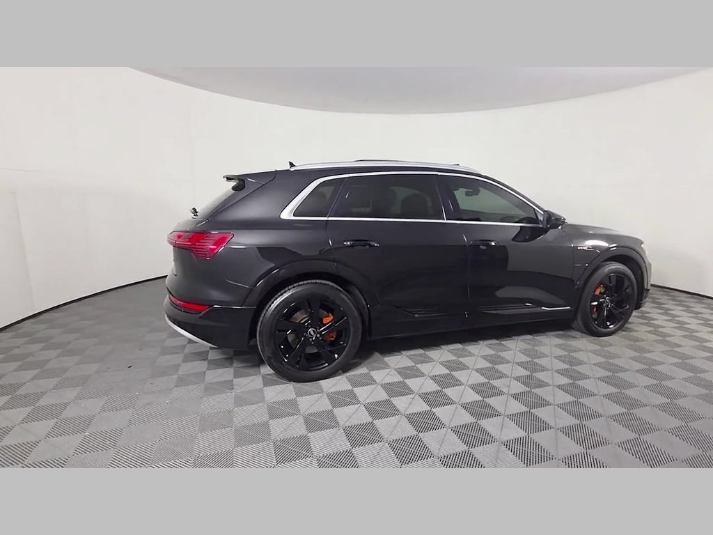 Used 2022 Audi e-tron Premium AWD/4WD image 37