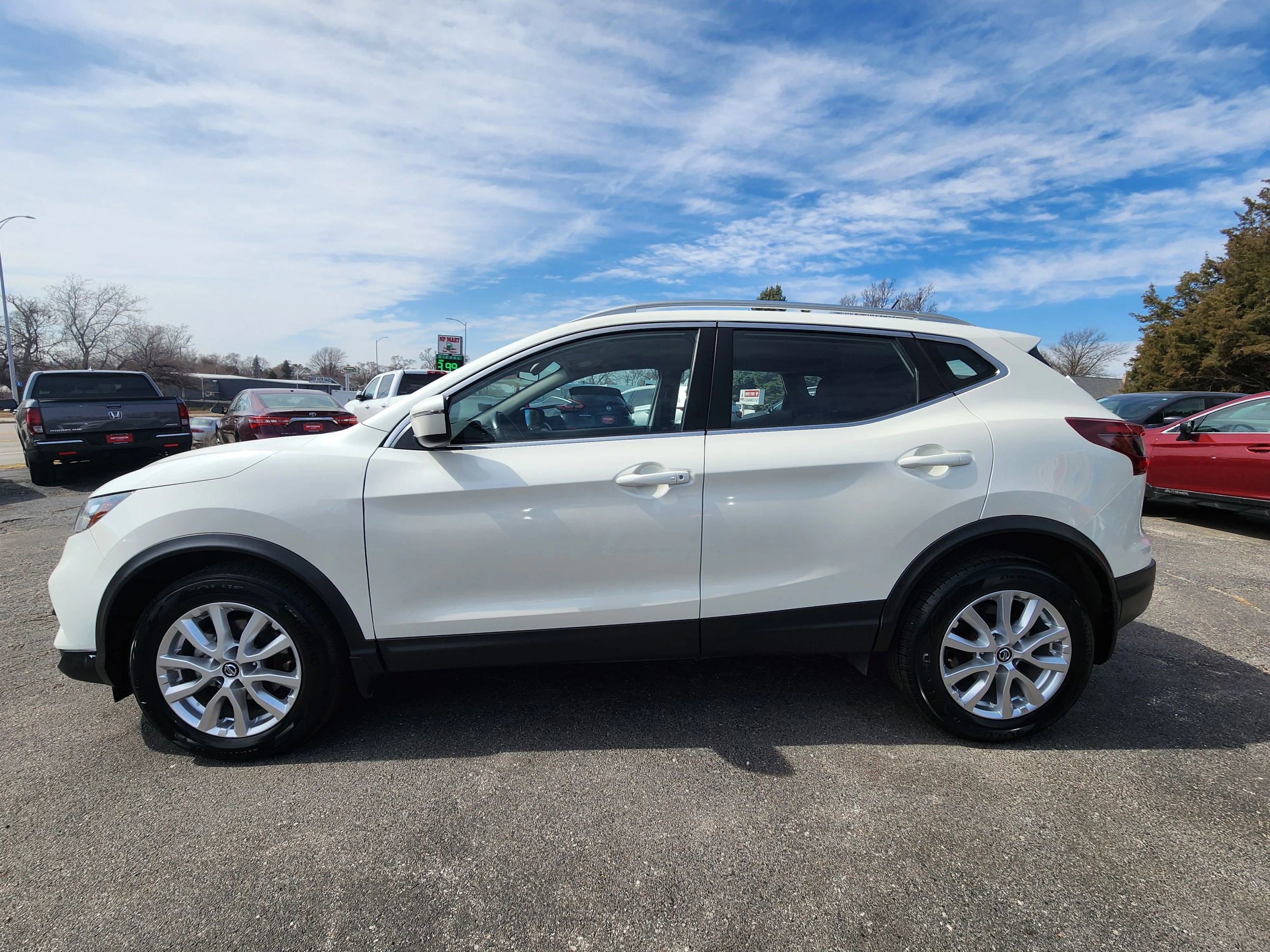 Used 2021 Nissan Rogue Sport SV image 4