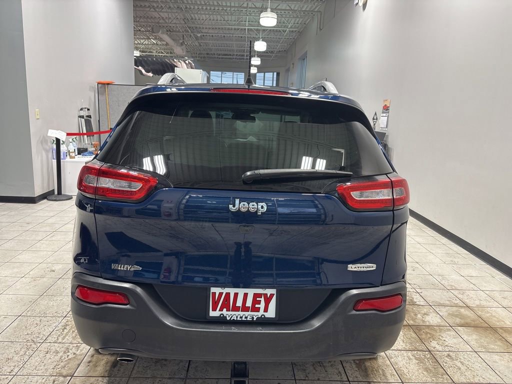 Used 2018 Jeep Cherokee Latitude Plus w/ Comfort/Convenience Group image 12