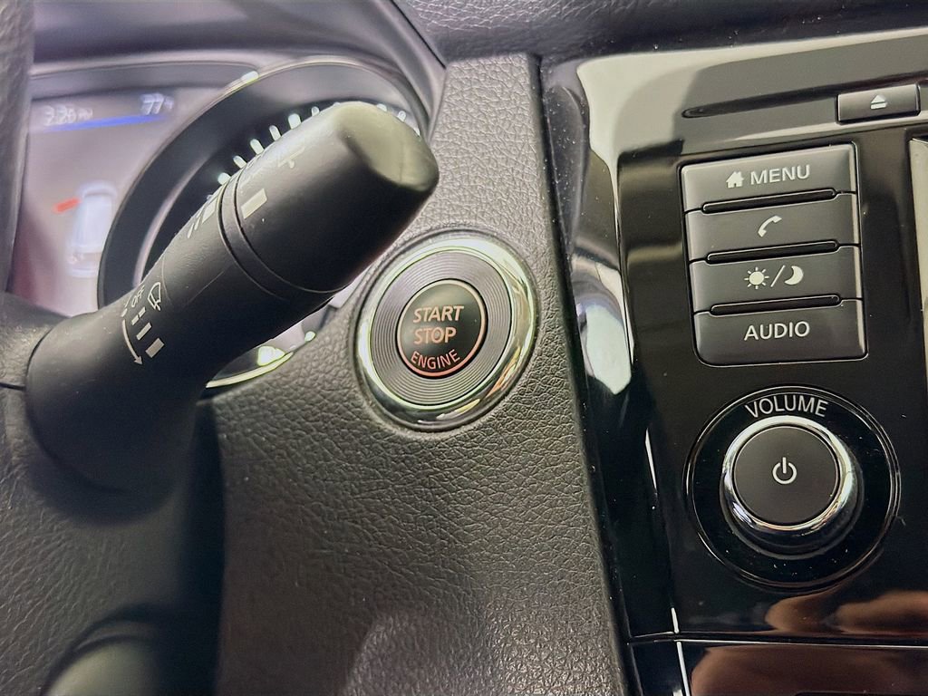 Used 2020 Nissan Rogue SV image 32