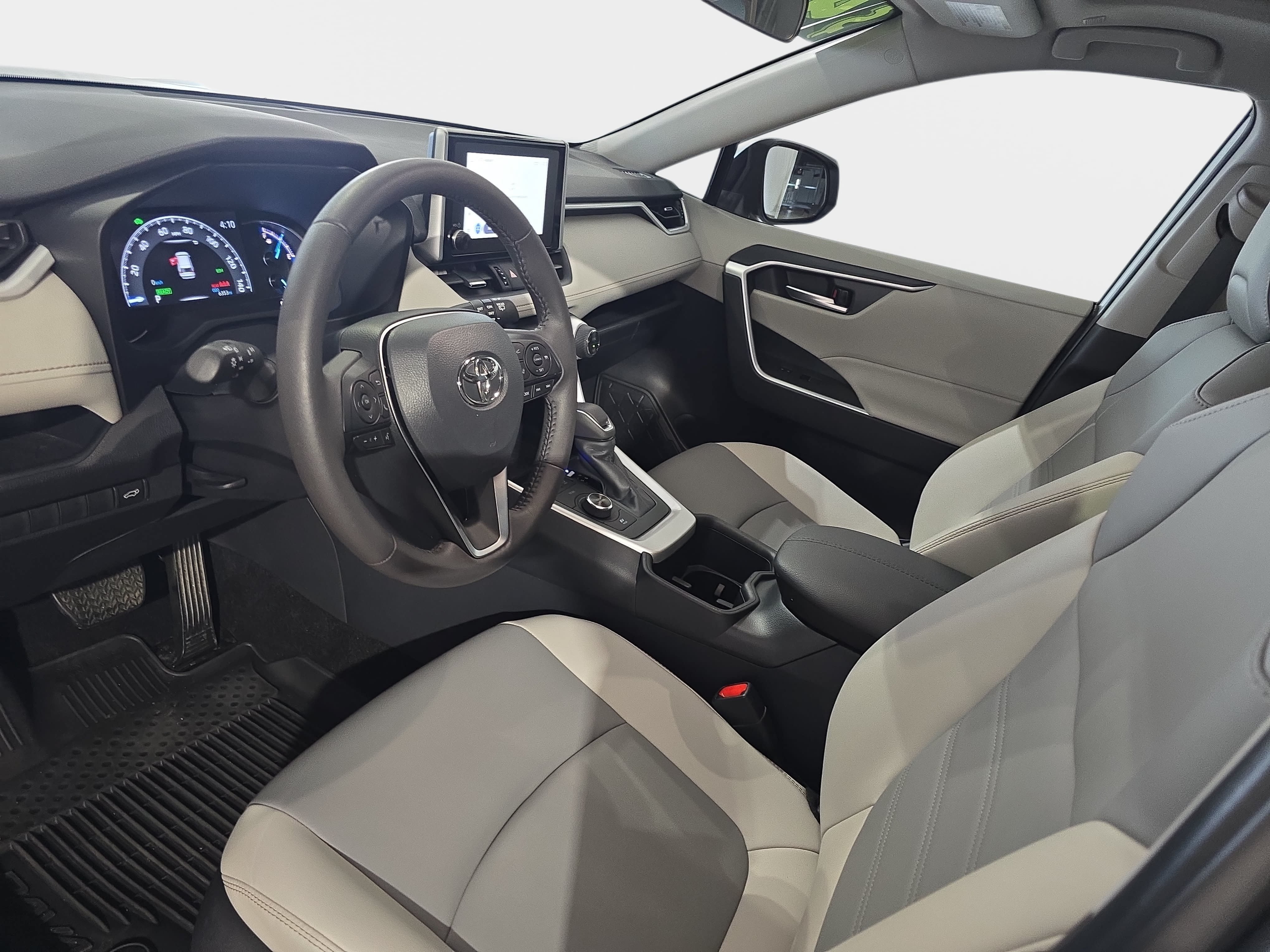 Used 2025 Toyota RAV4 XLE Premium AWD/4WD image 13