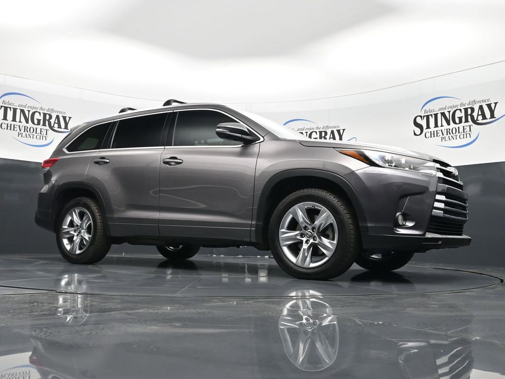 Used 2017 Toyota Highlander Limited image 17
