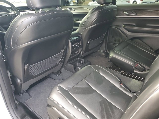 Used 2023 Jeep Grand Cherokee L Limited image 12