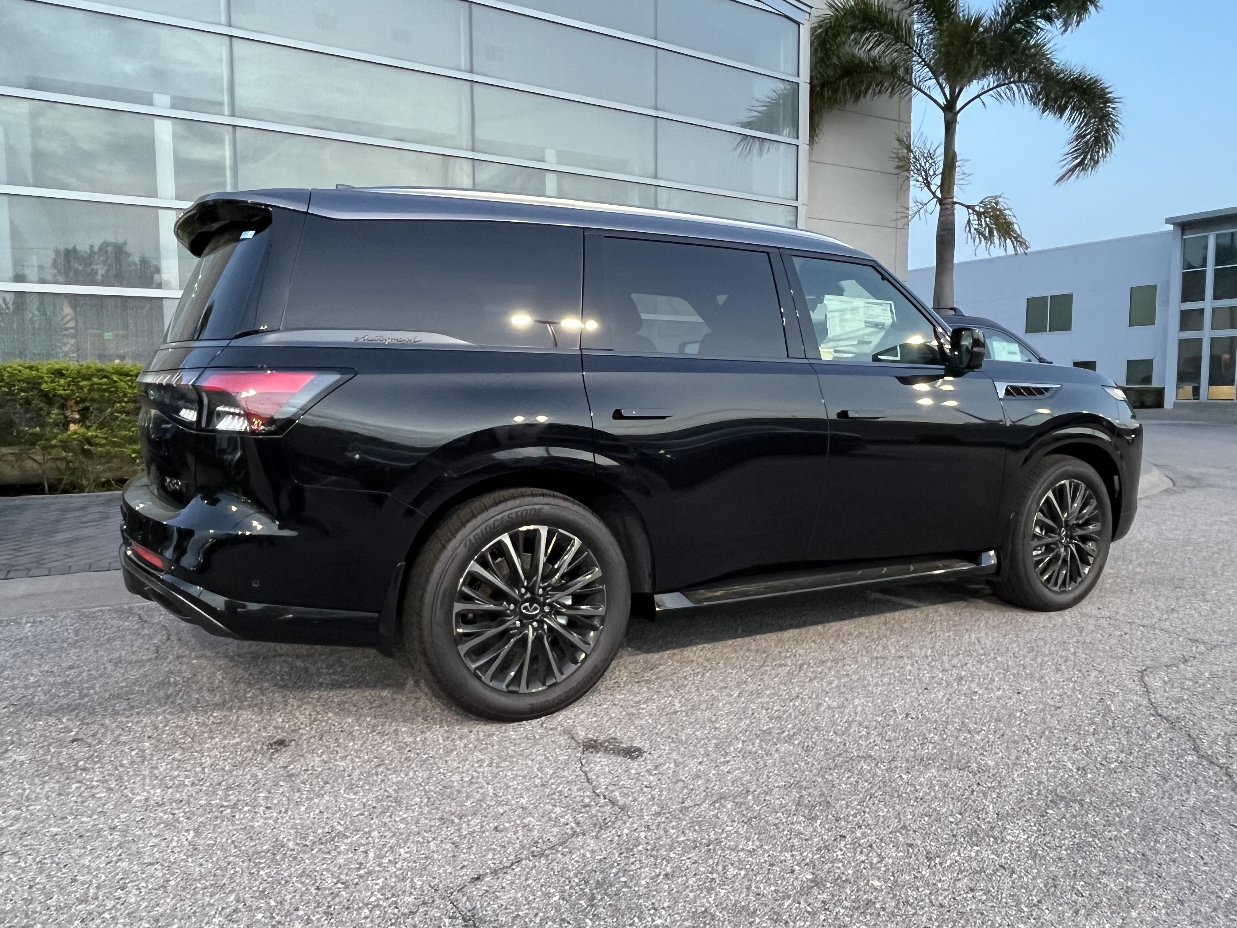 Certified 2026 INFINITI QX80 Autograph w/ Premium Cargo Package AWD/4WD image 5