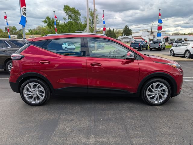 Used 2023 Chevrolet Bolt EUV LT w/ Comfort Package FWD image 6