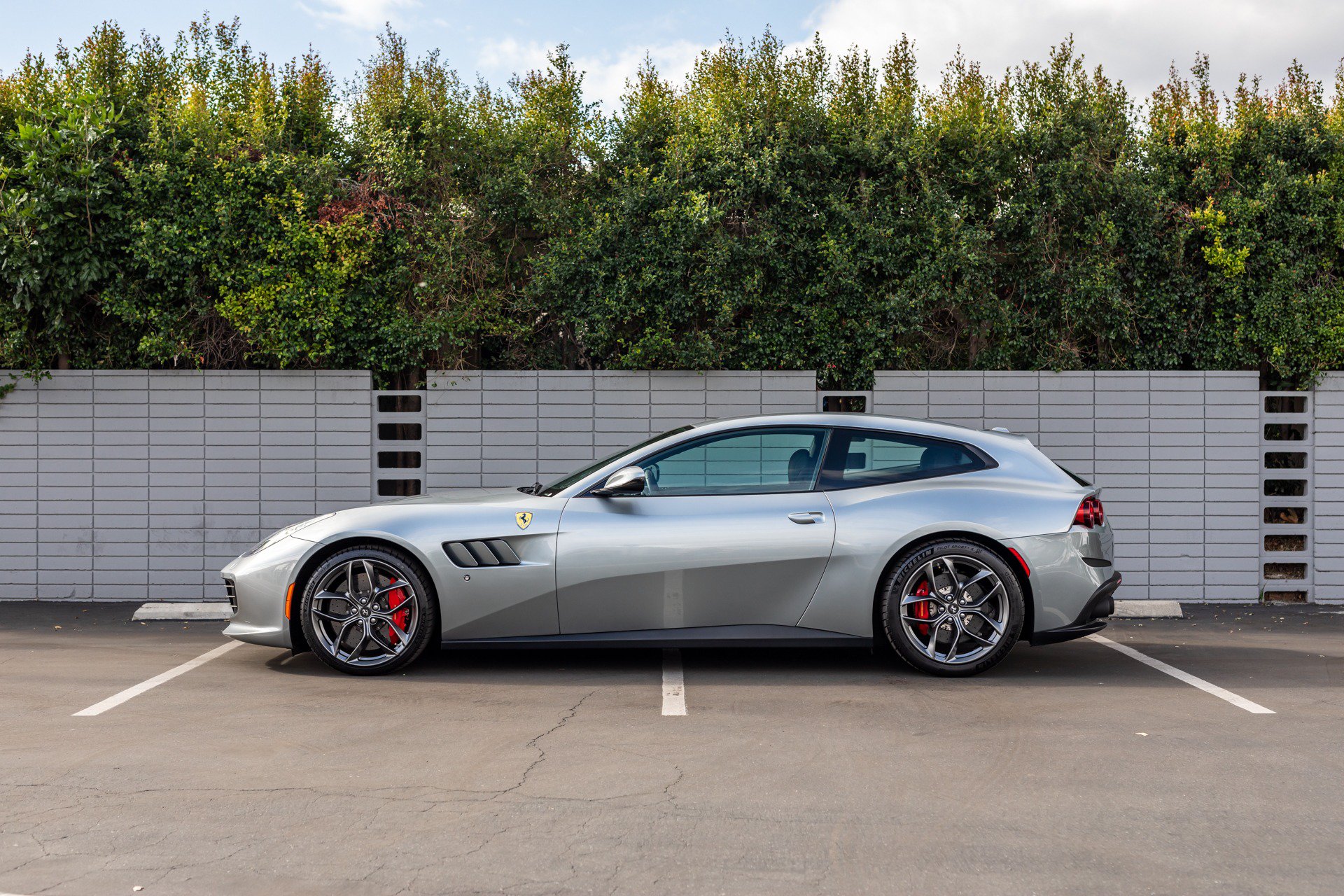 Used 2018 Ferrari GTC4Lusso T RWD image 22