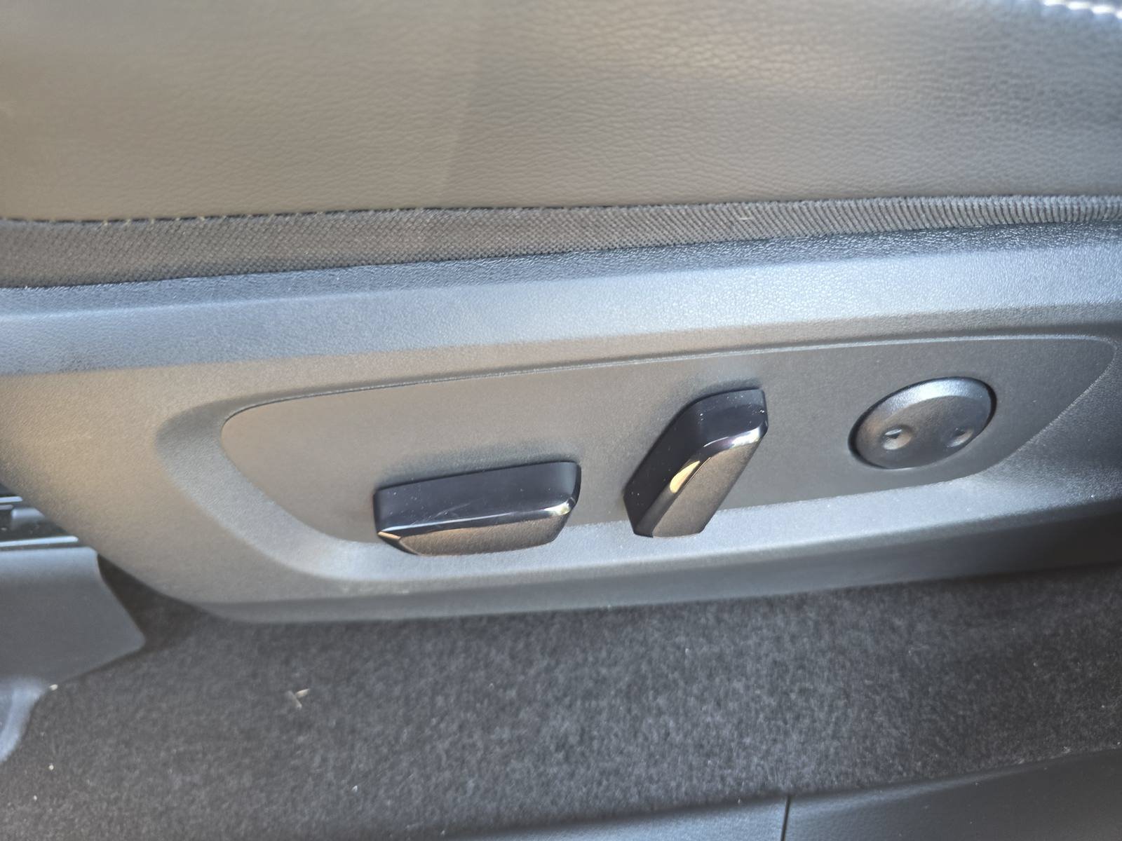 Used 2025 Nissan Pathfinder SL AWD/4WD image 29