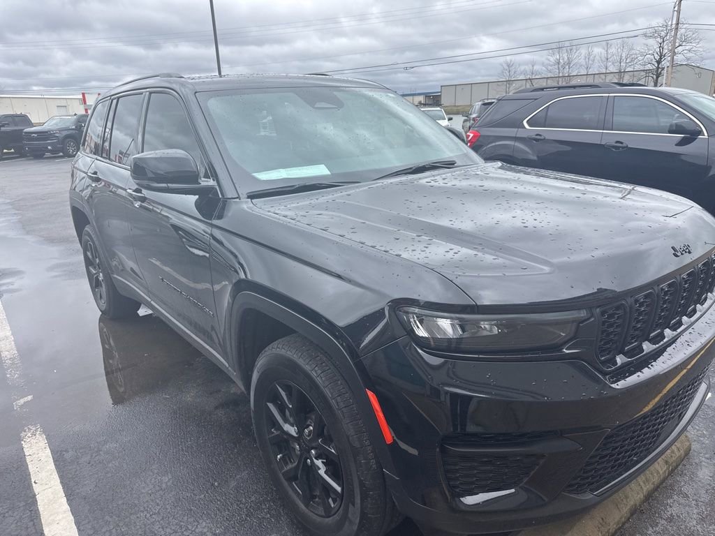 Used 2024 Jeep Grand Cherokee Altitude image 5