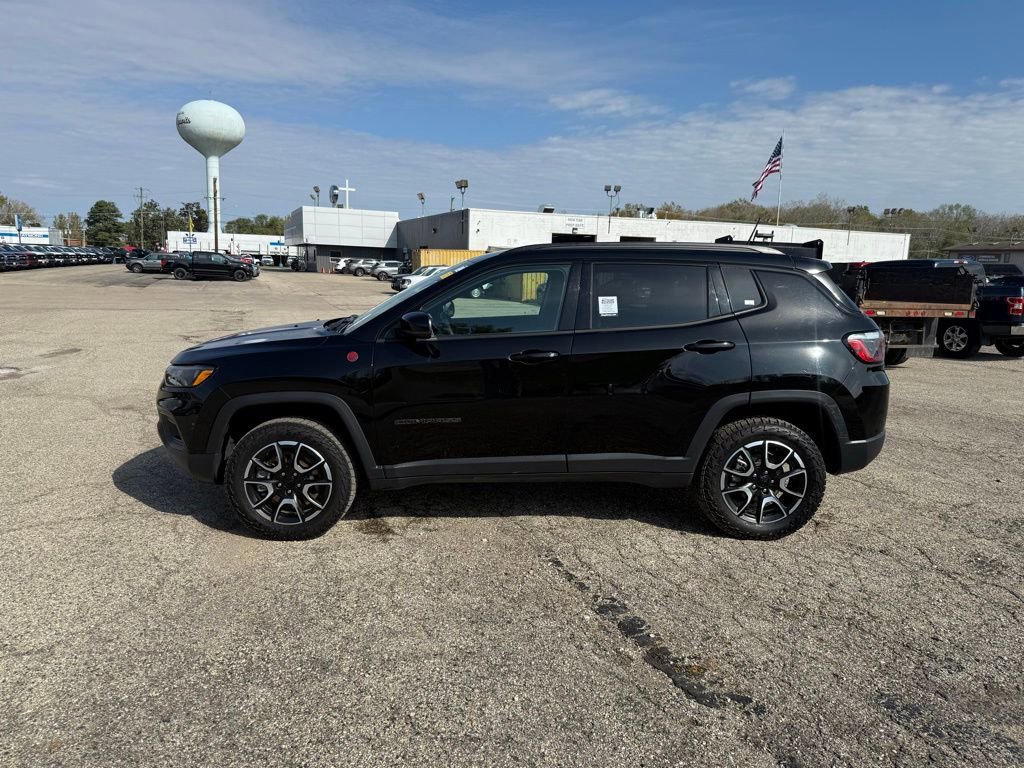 Used 2024 Jeep Compass Trailhawk AWD/4WD image 6