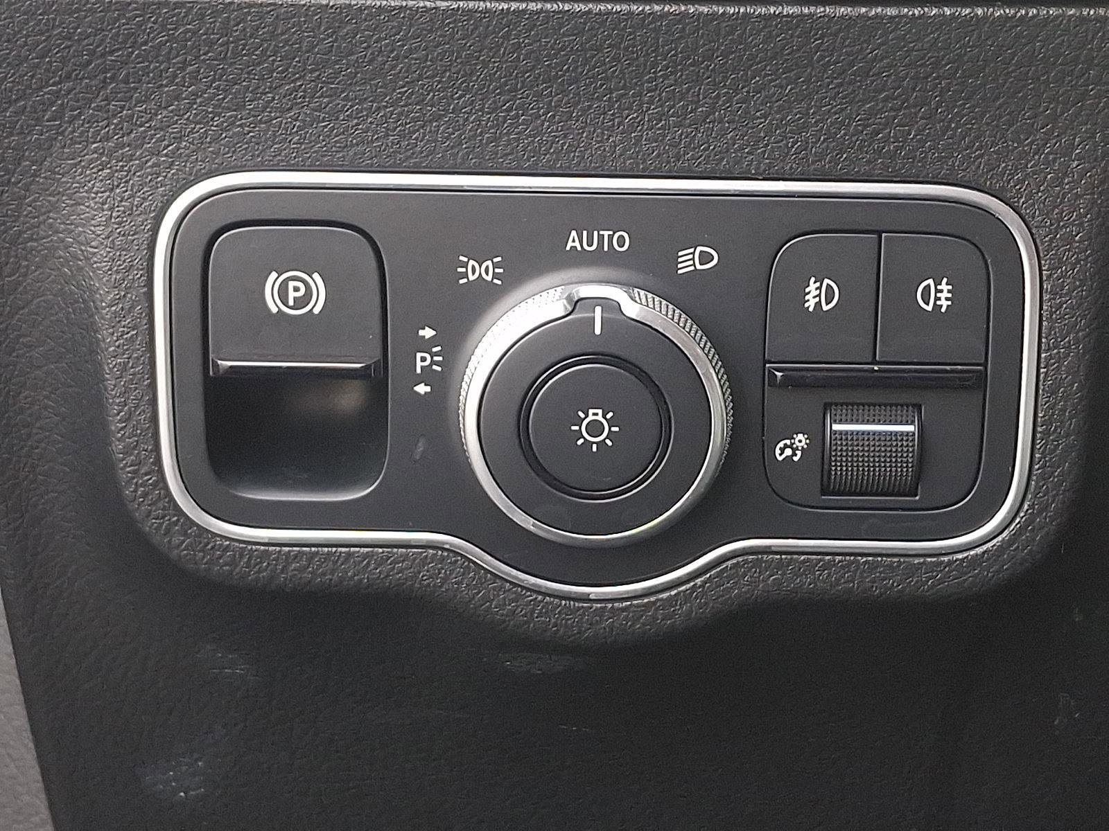 Used 2025 Mercedes-Benz GLA 250 4MATIC image 25