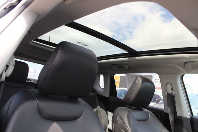 Used 2022 Jeep Compass Latitude w/ Sun and Sound Group image 36