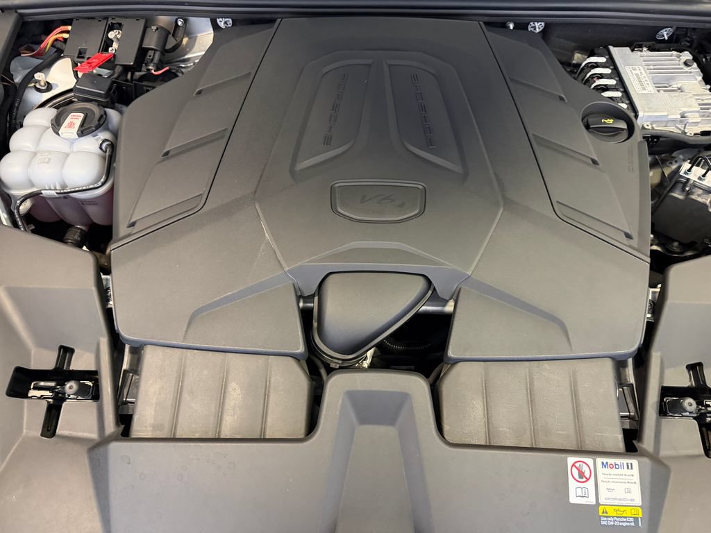 Certified 2024 Porsche Cayenne AWD/4WD image 27