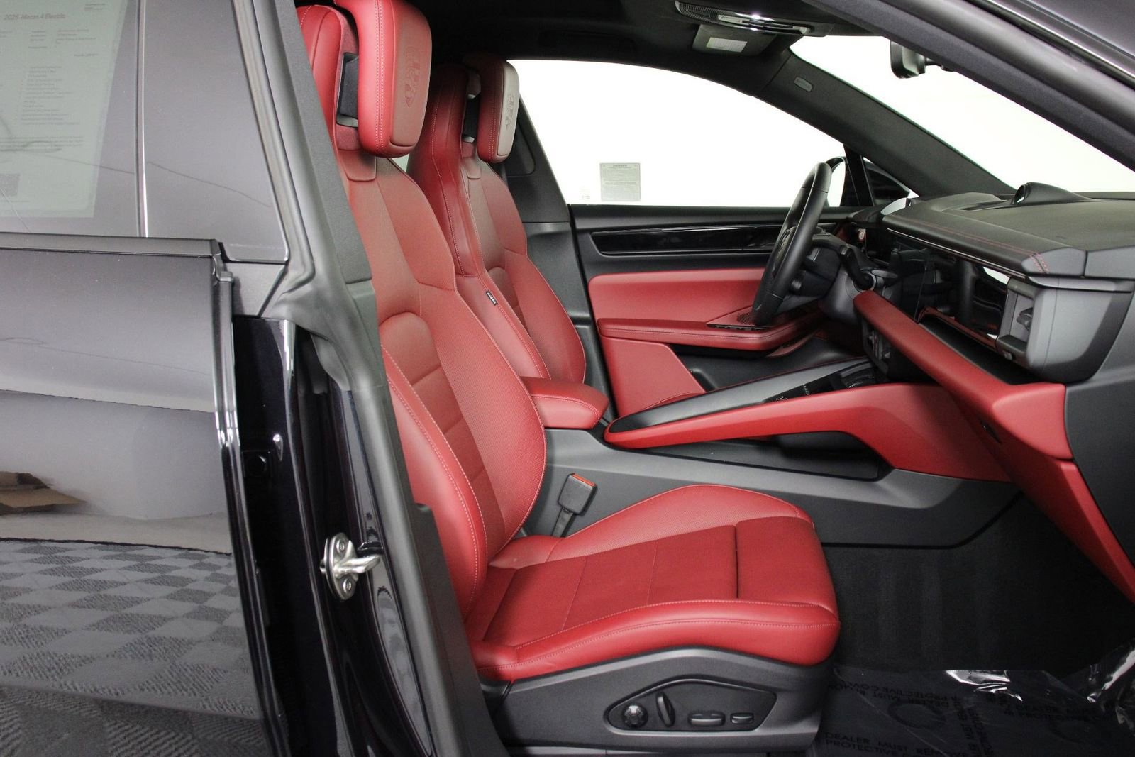 Certified 2025 Porsche Macan 4 Electric image 29