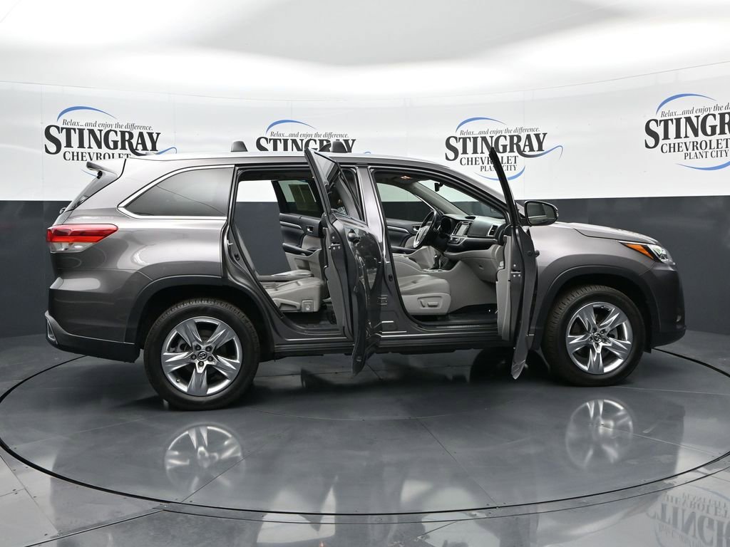 Used 2017 Toyota Highlander Limited image 27