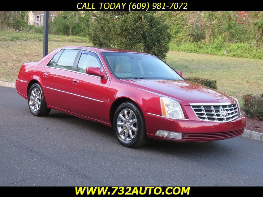 Used 2009 Cadillac DTS w/ Sun And Sound Package FWD image 3