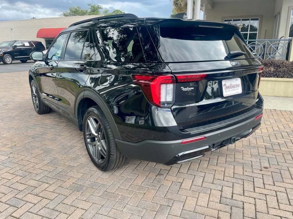 Used 2025 Ford Explorer ST-Line w/ ST-Line Street Pack AWD/4WD image 3