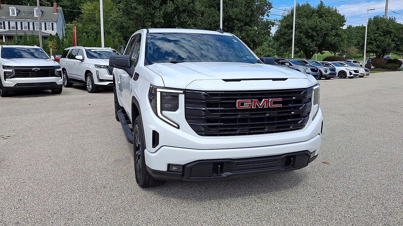 Used 2024 GMC Sierra 1500 Elevation AWD/4WD image 3
