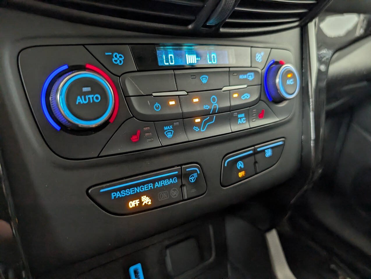 Used 2017 Ford Escape Titanium FWD image 11