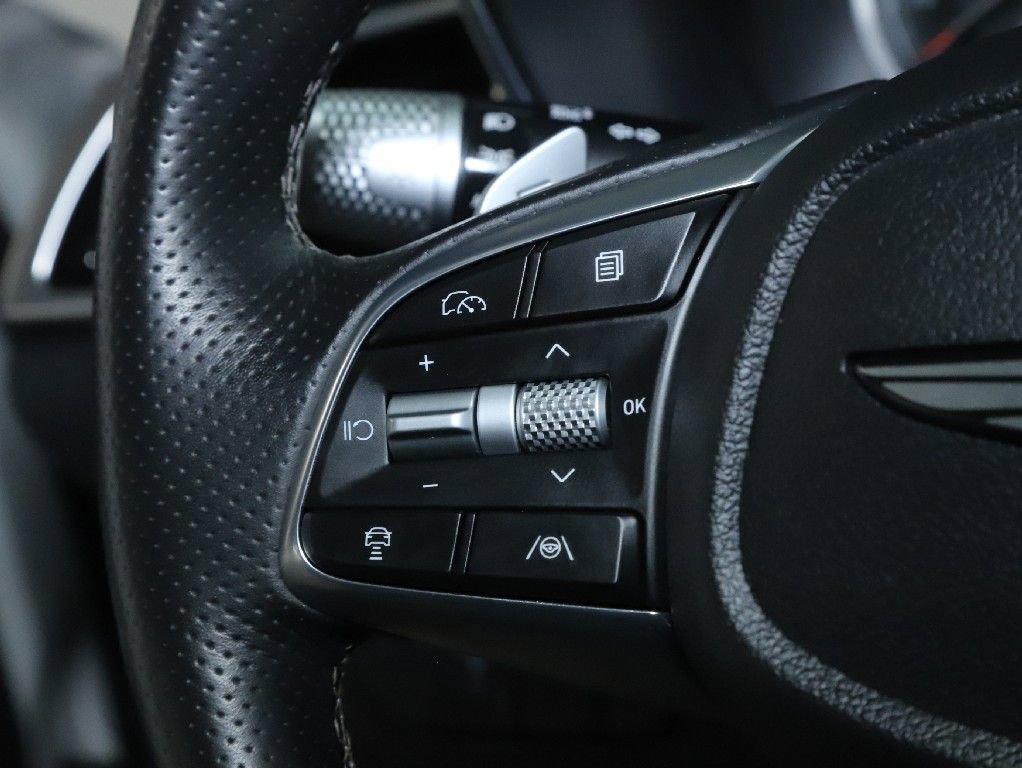 Used 2025 Genesis G70 2.5T image 22