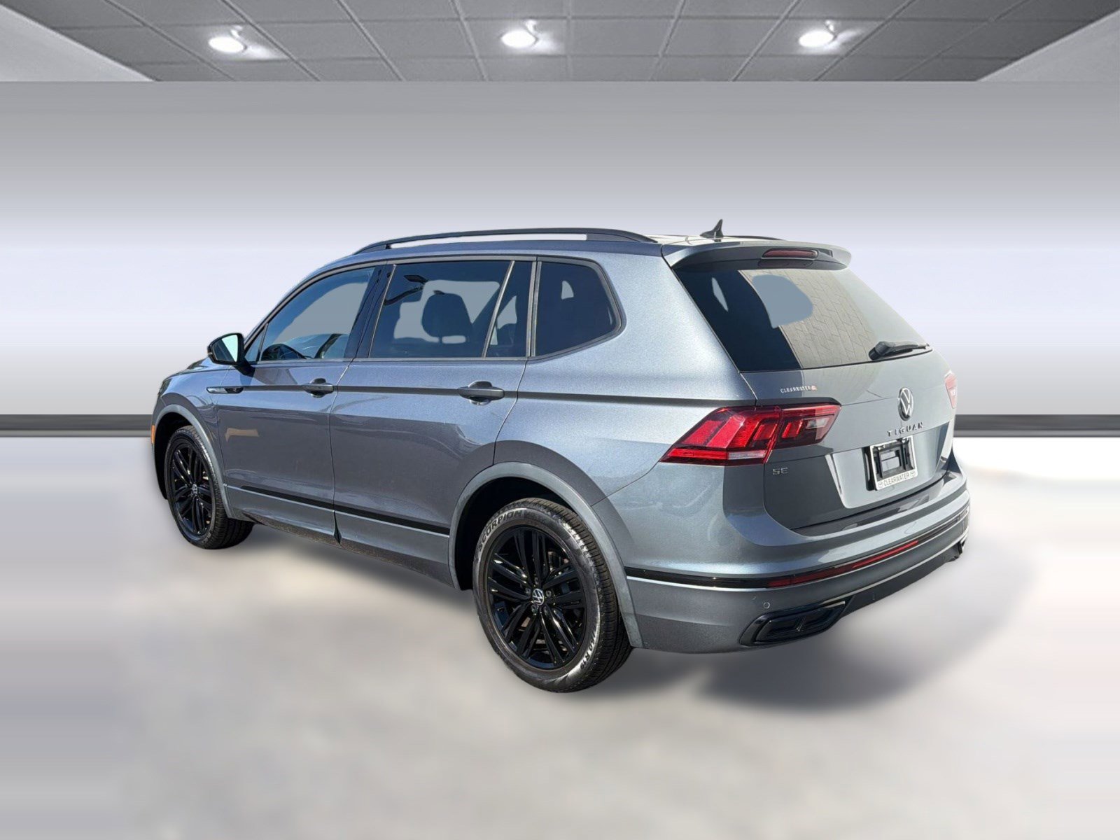 Used 2022 Volkswagen Tiguan SE R-Line FWD image 3