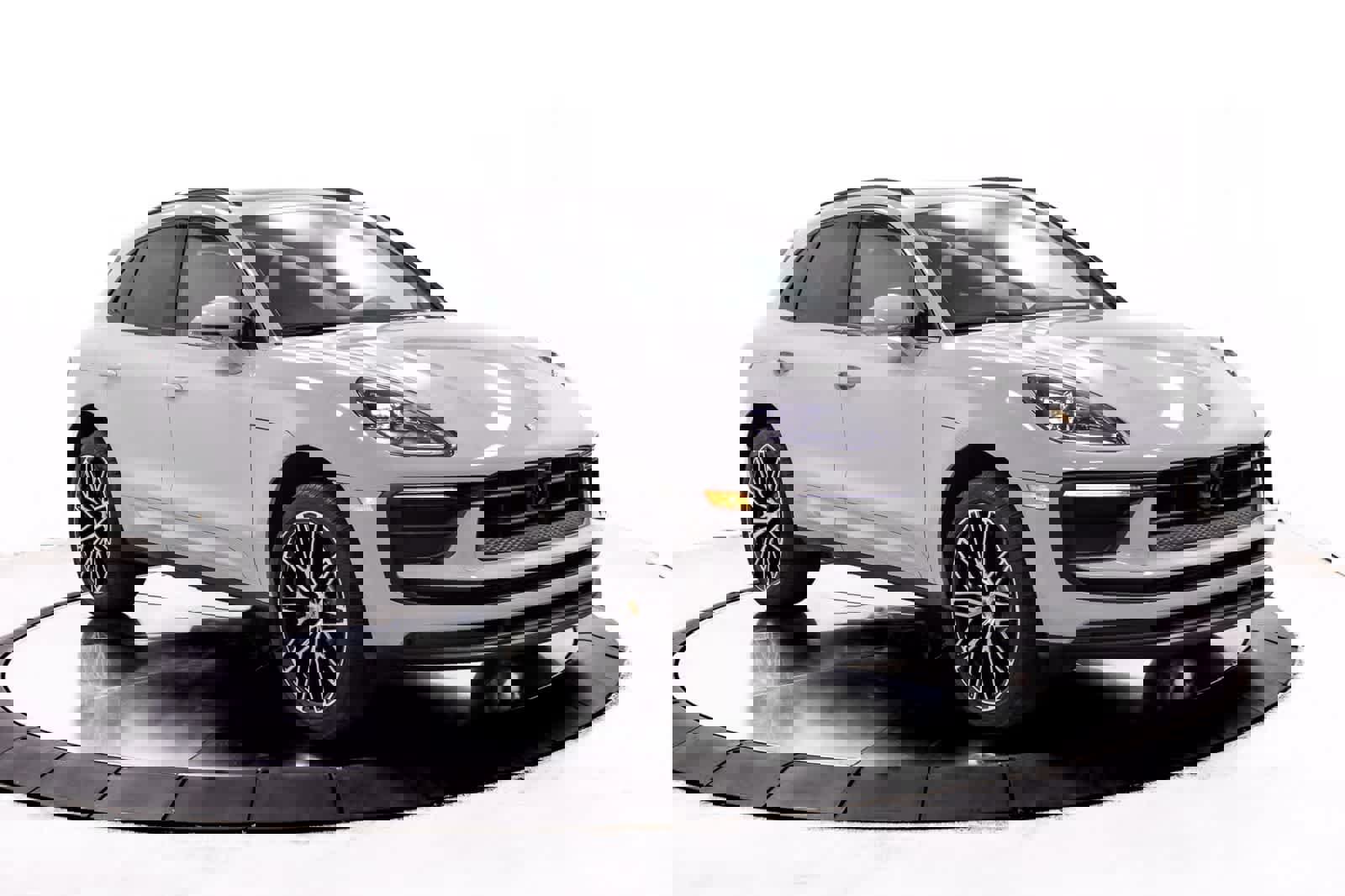 Certified 2026 Porsche Macan image 9