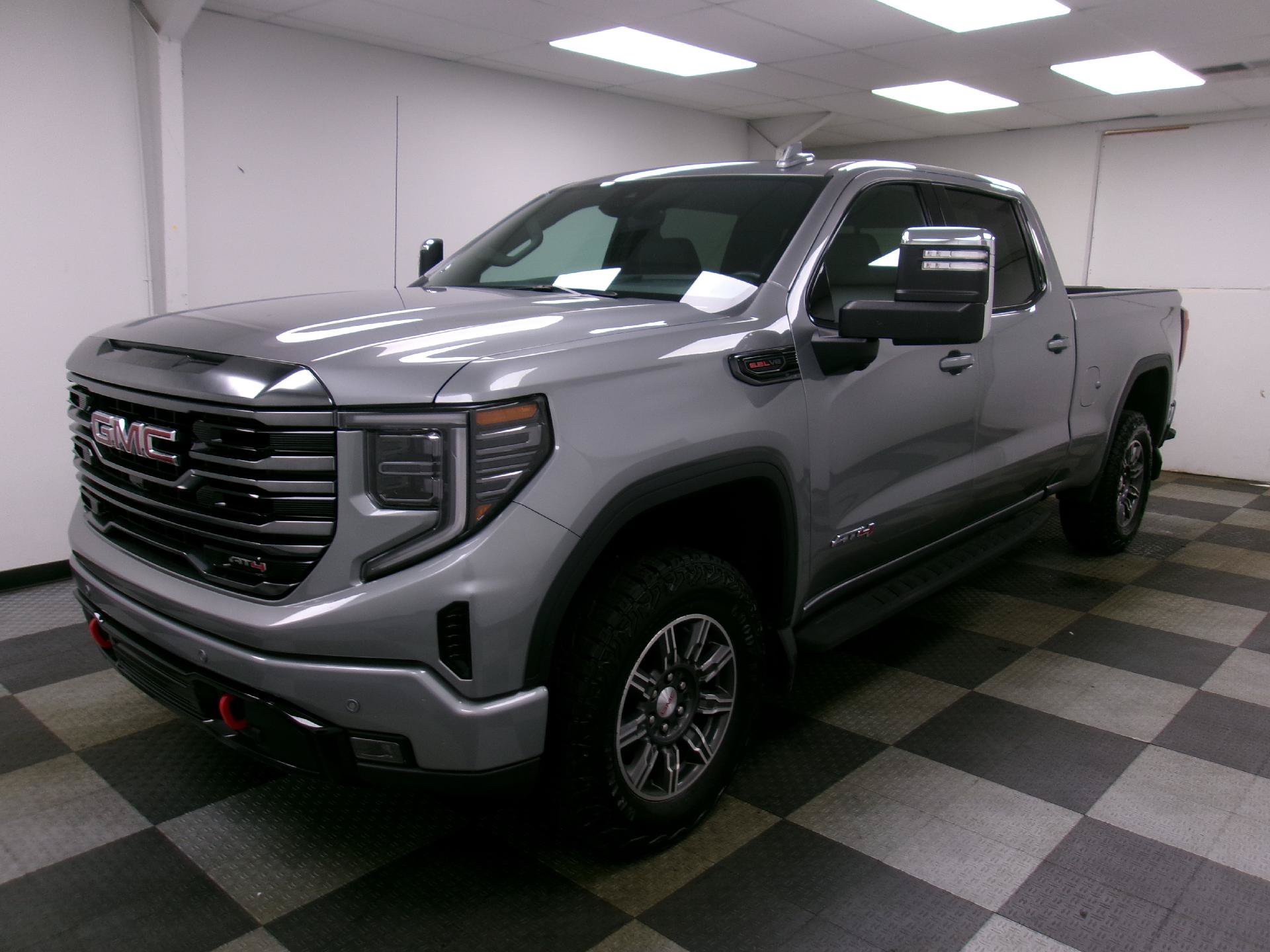 Used 2024 GMC Sierra 1500 AT4 w/ Technology Package AWD/4WD image 1