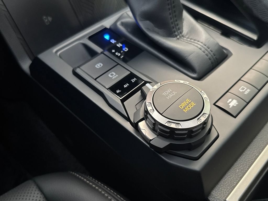 Used 2025 Toyota Tacoma Limited image 30