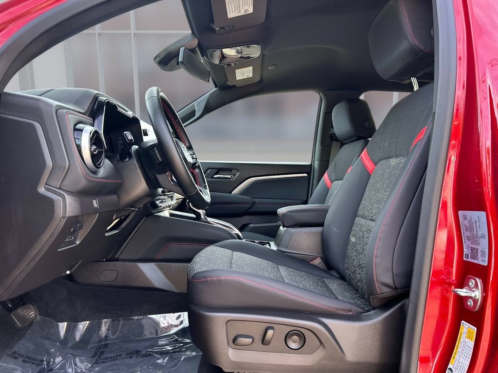 Used 2025 Chevrolet Colorado Z71 AWD/4WD image 21