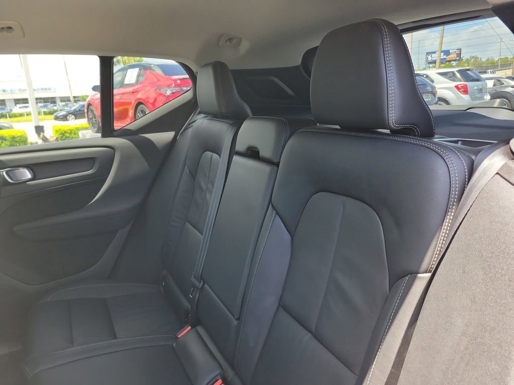 Used 2023 Volvo XC40 B5 Core w/ Convenience Package AWD/4WD image 11