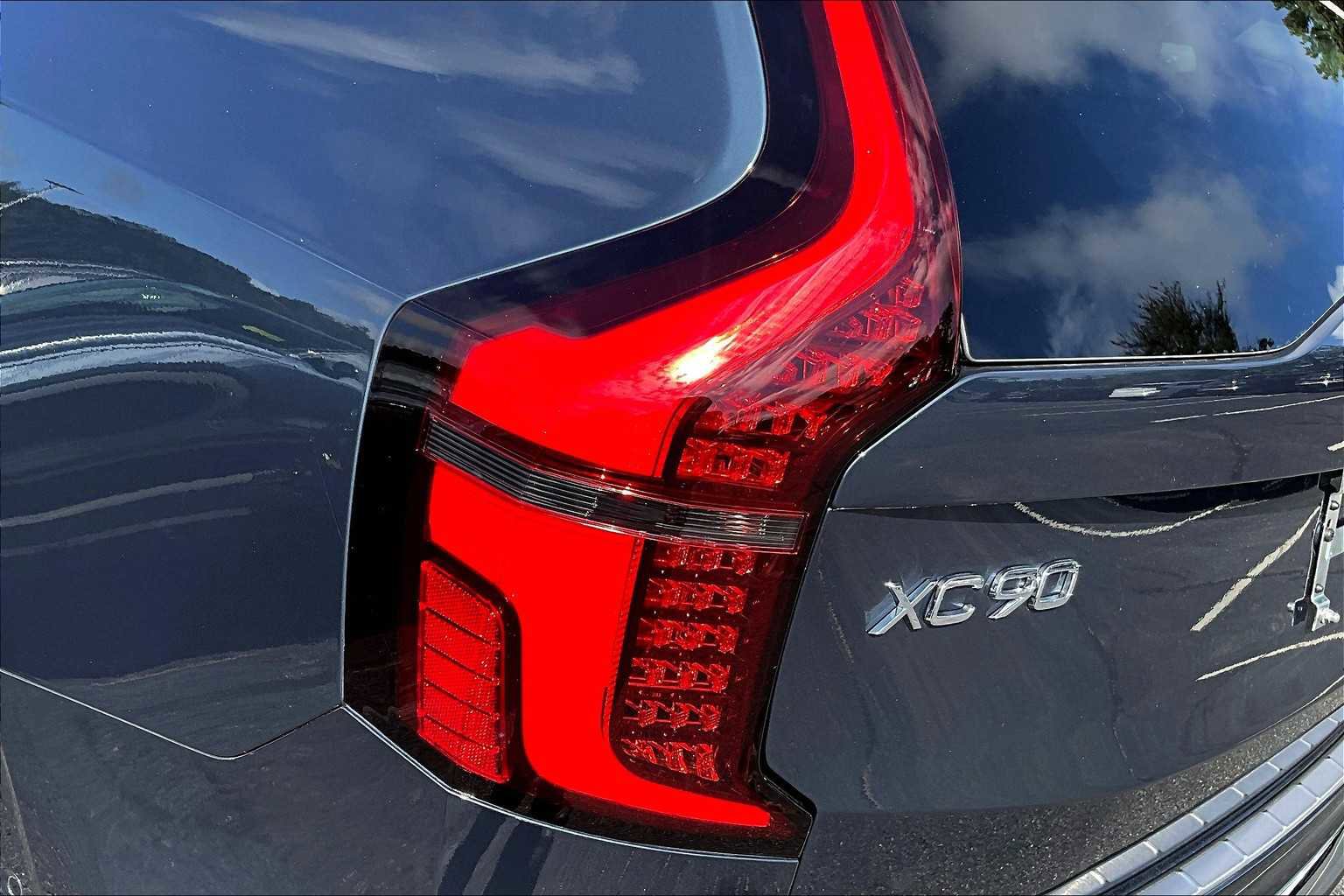 New 2026 Volvo XC90 B5 Plus w/ Protection Package Premier image 5