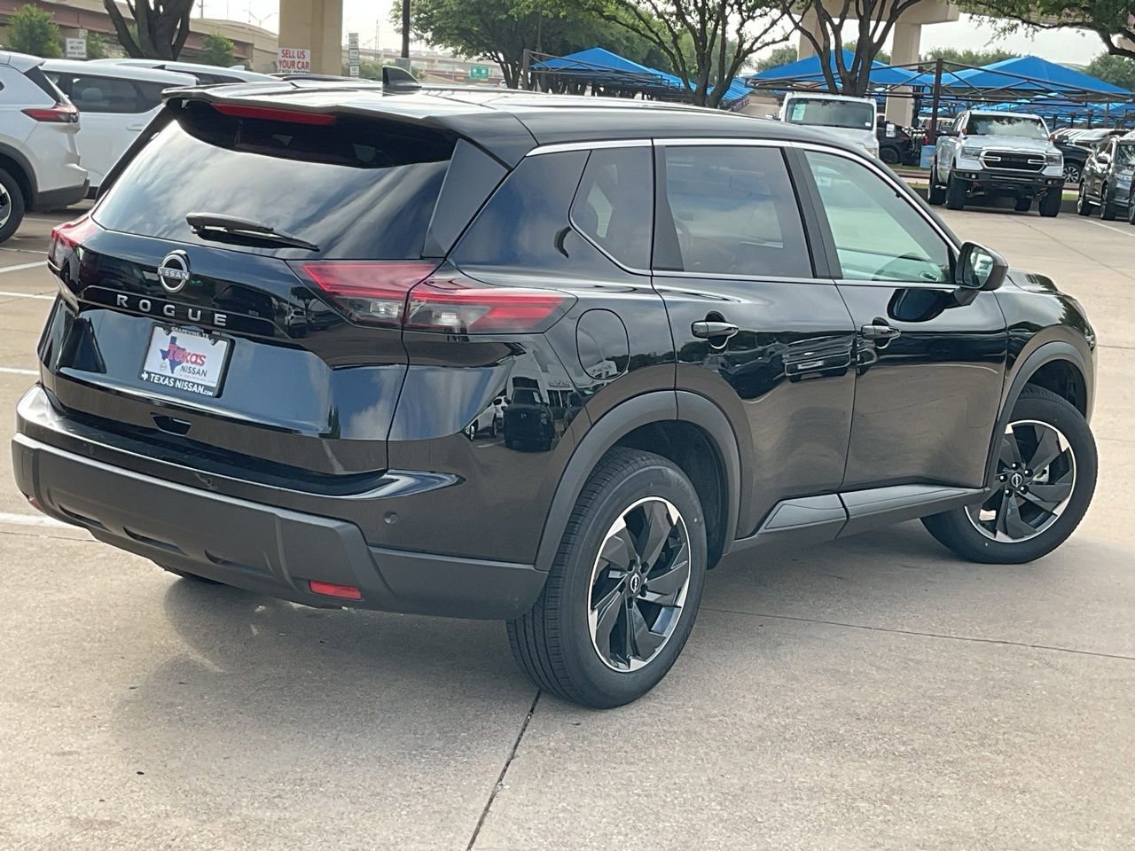 Used 2025 Nissan Rogue SV image 5