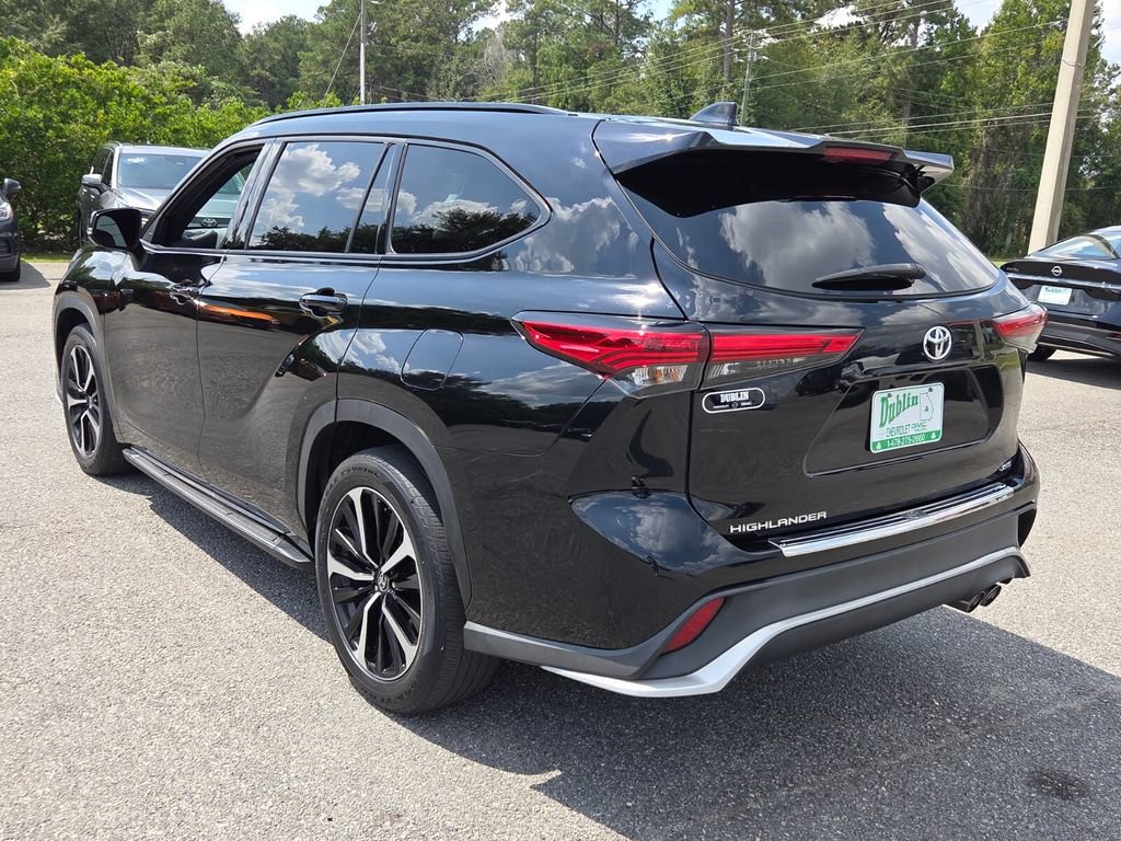 Used 2022 Toyota Highlander XSE FWD image 9