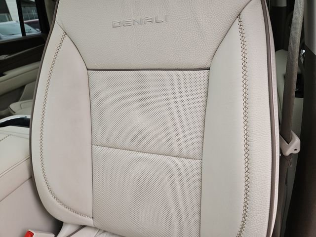 Used 2021 GMC Yukon XL Denali w/ Denali Premium Package RWD image 15