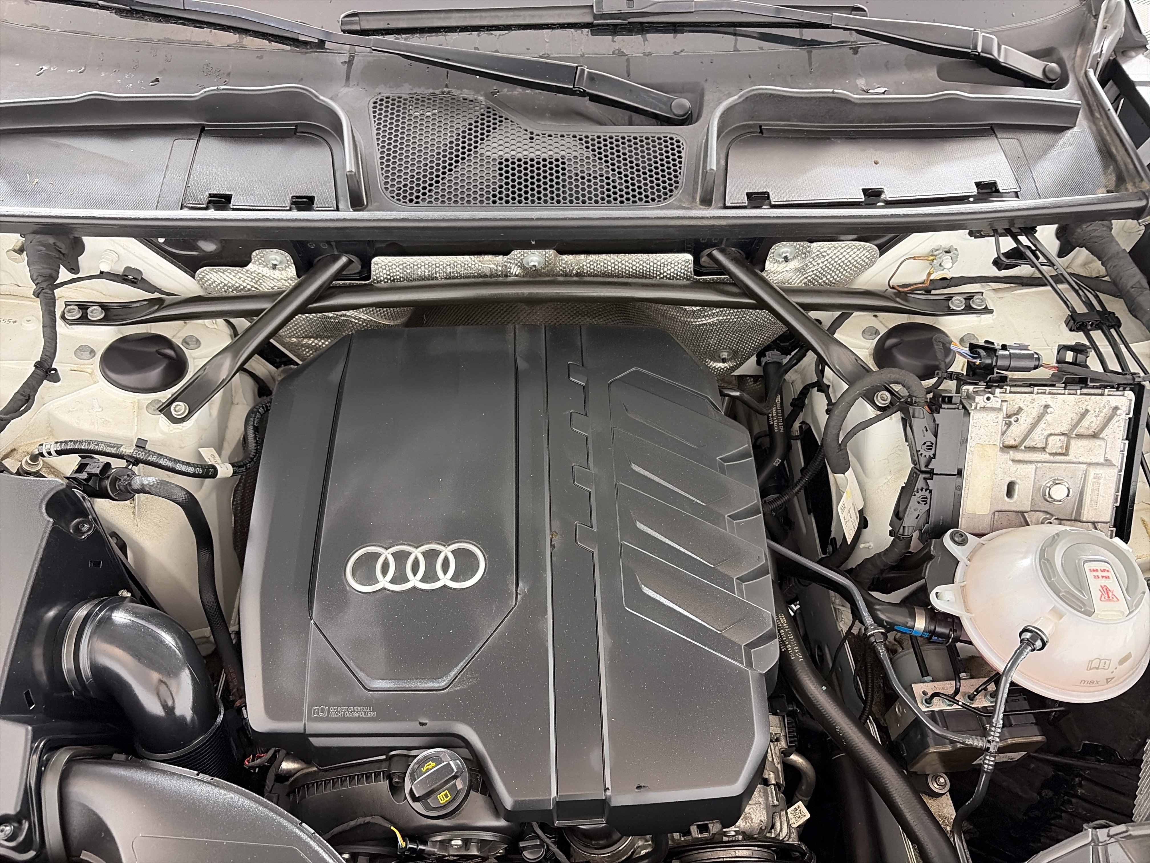 Used 2021 Audi Q5 2.0T Premium w/ Convenience Package AWD/4WD image 11