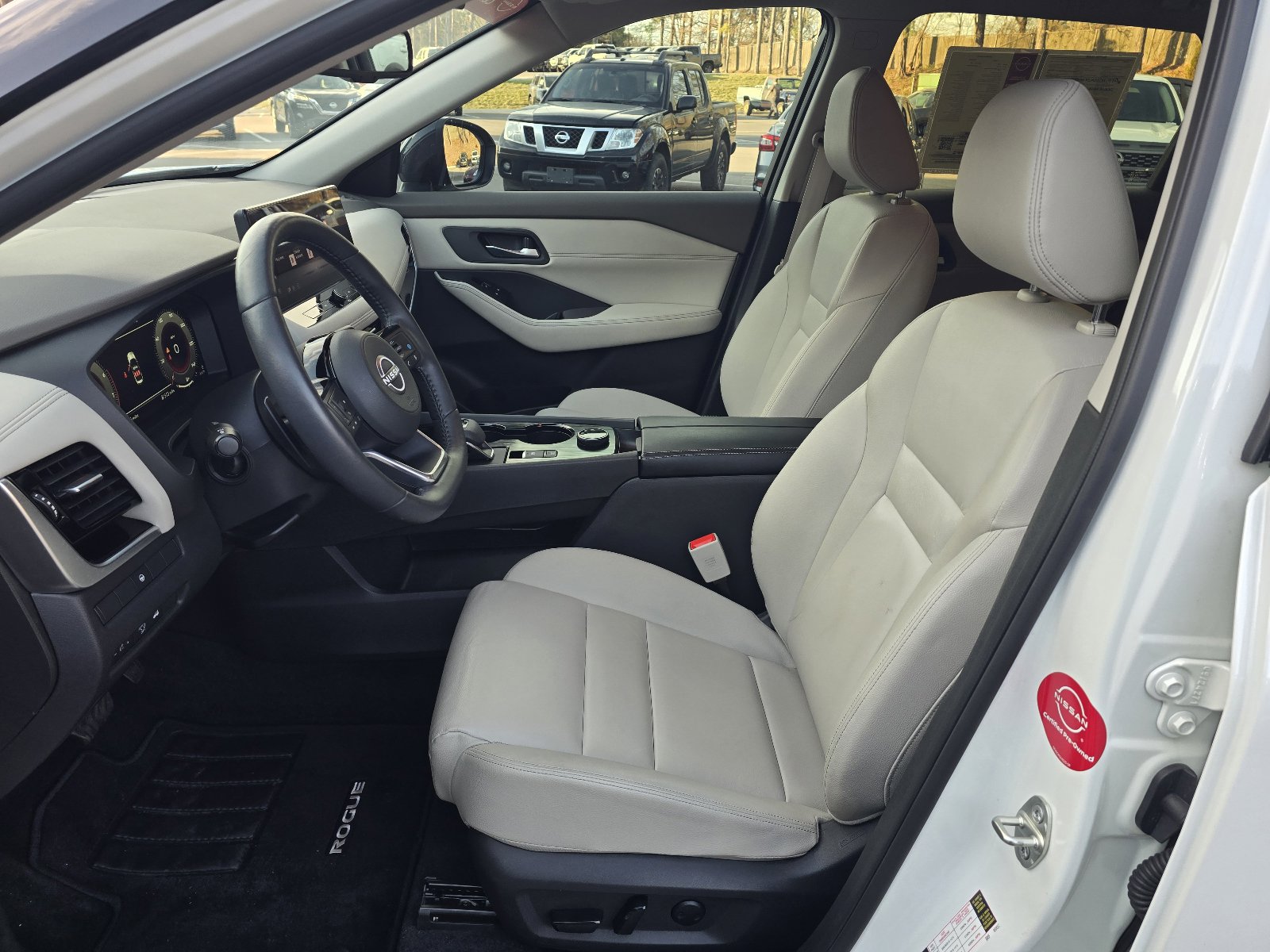 Used 2024 Nissan Rogue SL image 11